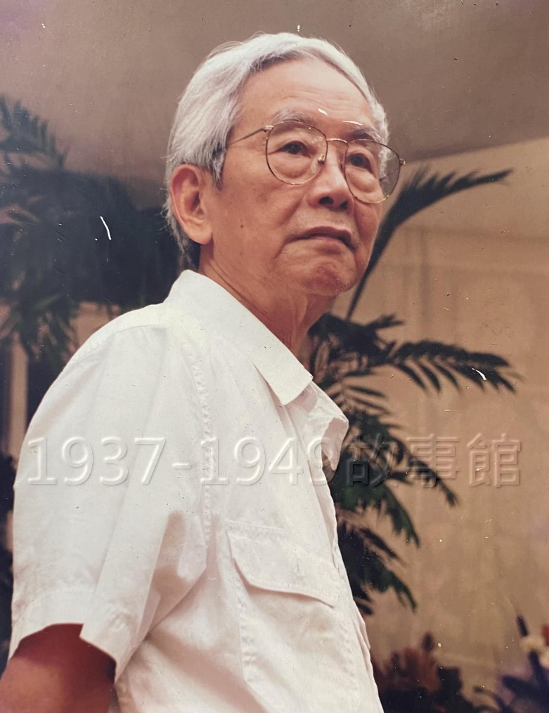 圖三 向明認為1949年前後撤退來的每個人,其親身經歷都是一部「大江大海」的別一章。同為這兩百多萬人中的一員,他希望能以文字記述自己的遭遇,為大歷史補白。(取自向明臉書)