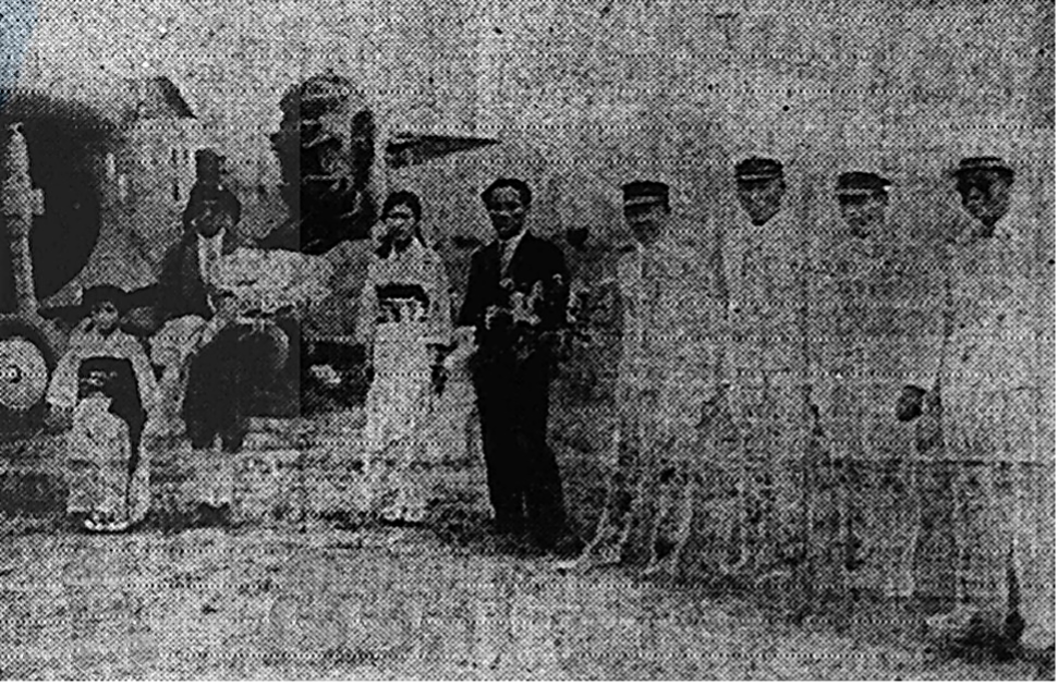 圖四 「島內」航線東線首班航班抵達宜蘭飛行場。(原圖刊載於1936年8月5日第5版 宜蘭飛行場で 東部線第一便の到著)