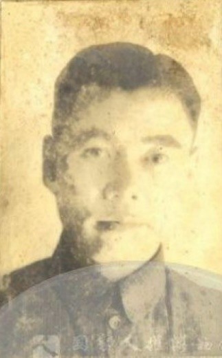 圖二　邱名棟字子靜，為兄長撰寫了《民族戰士邱清泉》、《碧血丹心》兩本傳記。1938年10月邱清泉任新編22師師長，還在就讀交大鐵道管理系的邱名棟，就開始擔任新22師的軍需官。（來源：國史館）[6]