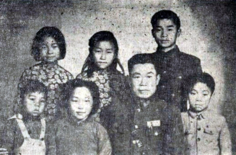 圖四　邱清泉全家福（來源：國史館，調整色階）[8]