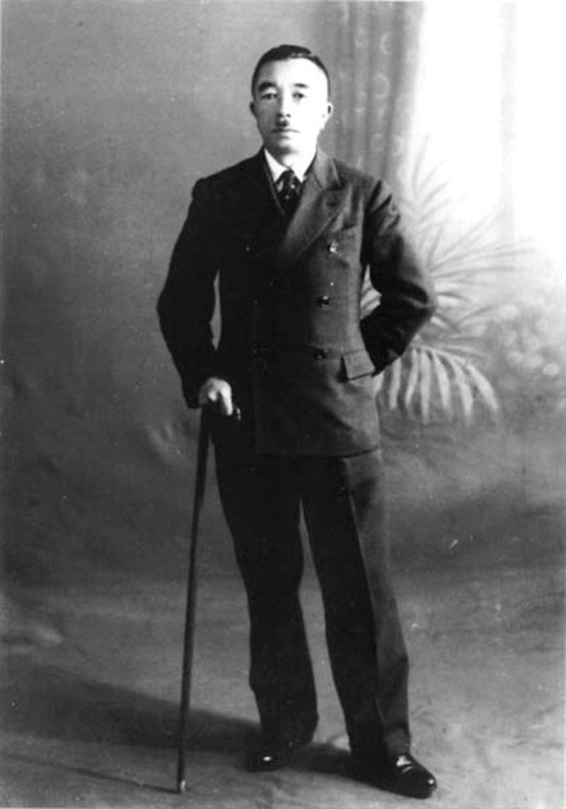 圖一　推行「河豚計劃」的「猶太專家」、陸軍軍官安江仙弘。（<span style="font-size: 16px;">來源：</span><a style="font-size: 16px; background-color: #ffffff;" href="https://zh.wikipedia.org/wiki/%E5%AE%89%E6%B1%9F%E4%BB%99%E5%BC%98#/media/File:Norihiro_Yasue.jpg" target="_blank" rel="noopener">維基共享資源</a>，公有領域）