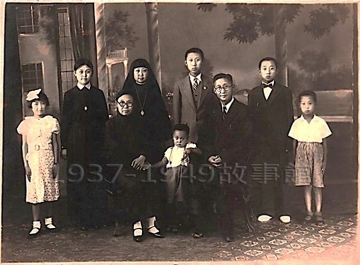 圖三 祁志英修女1940年返鄉探親，和全家人合影。