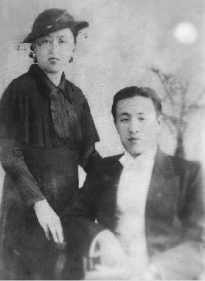圖二 二戰初期,滿洲國駐德國柏林的外交官王替夫夫妻。(Unknown photographer, Public domain, via Wikimedia Commons)