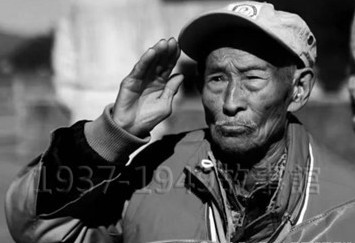 圖二　鄧竹生15歲從軍，打仗九年，投注青春，保家衛國，這樣一位國家英雄，後四分之三的人生卻是劬勞貧苦，為生計奔波奮戰以終。（來源：四川省眉山市志願服務聯合會提供）
