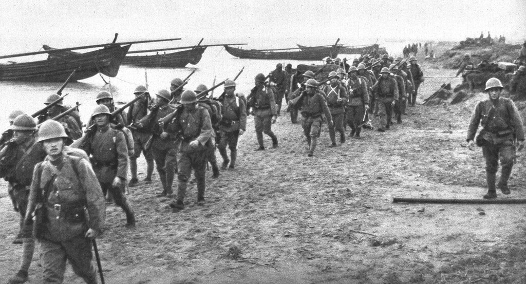 圖五　民國26年（1937）淞滬會戰的松江之戰期間，11月5日日軍從杭州灣北岸（上圖），分三路推進，9日國軍敗退，松江失守，此役又稱「松江三日」。（來源：維基共享資源，公有領域）
