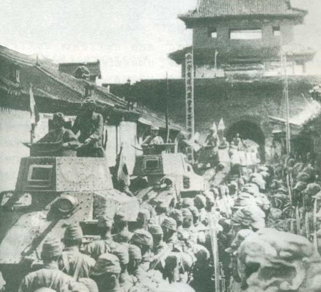 圖七　民國27年（1938）5月日軍占領徐州。台兒莊戰役後，國軍欲在徐州附近再次殲滅日軍，日軍則兵分六路採迂迴包抄戰術。5月初徐州被圍，19日國軍突圍撤離。6月6日開封淪陷，國軍戰略性毀壞黃河大堤，日軍被迫撤退，徐州會戰結束。（來源：維基共享資源，公有領域）