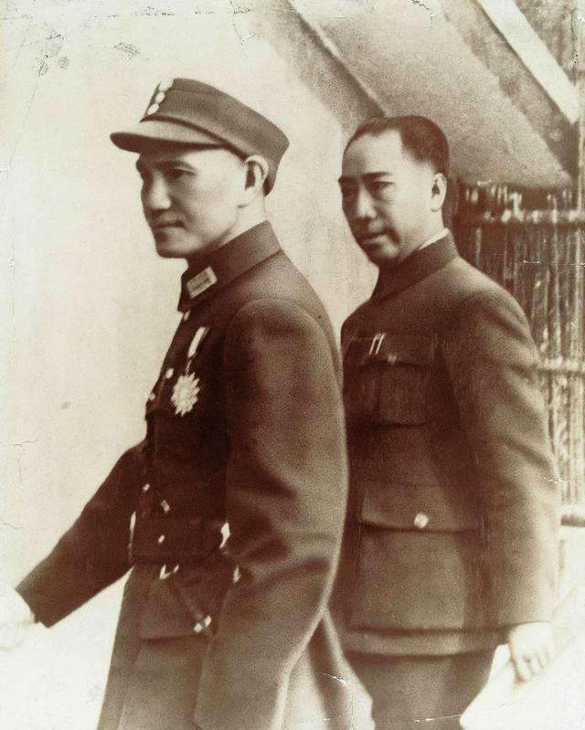 圖一　蔣介石與戴笠 （來源：維基共享資源，公有領域）