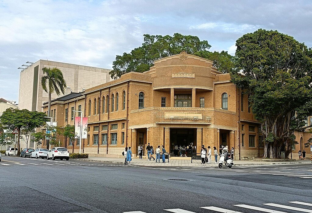 圖三　位於台南市中西區南門路的台南市美術館一館，其前身為台南警察署、台南市警察局。（來源：維基共享資源，Mrmarkertw，CC BY-SA 4.0）