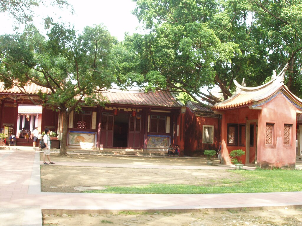 圖五　位於台南市中西區南門路的台南孔子廟建築群，距離原台南市政府（南門尋常小學校舍）僅五分鐘路程。民國三十六年三月一日，廖駿業營長在市府大門遇到血流滿面的市府工役，對面的孔廟林地集結了頗多群眾。（來源：維基共享資源，Dquai，CC BY-SA 4.0）