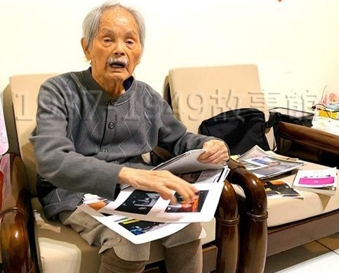 圖二　楊馥成細述經歷二二八事件與白色恐怖遭監禁七年的過程。（王惠美攝）