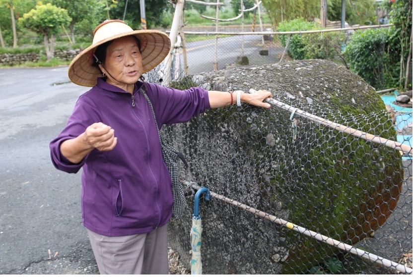 圖七 途中尚留存於宜蘭伯朗咖啡館附近民宅旁的壓滾輪,在興建宜蘭飛行場時,曾被用來夯實地面。(楊基山攝影,原刊在於2022年6月9日楊基山臉書)