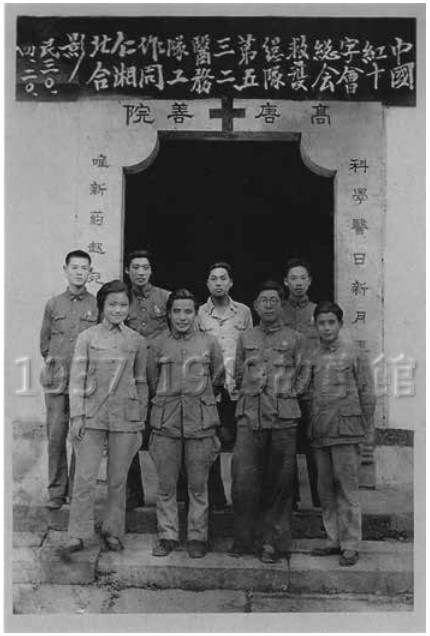 圖三 前排左一為 護士李宗玲。
