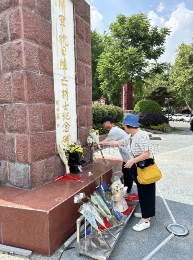 圖一 平台編輯孫曼蘋教授(右)、賈B(中)前往四川訪問,帶來更多精彩的故事。