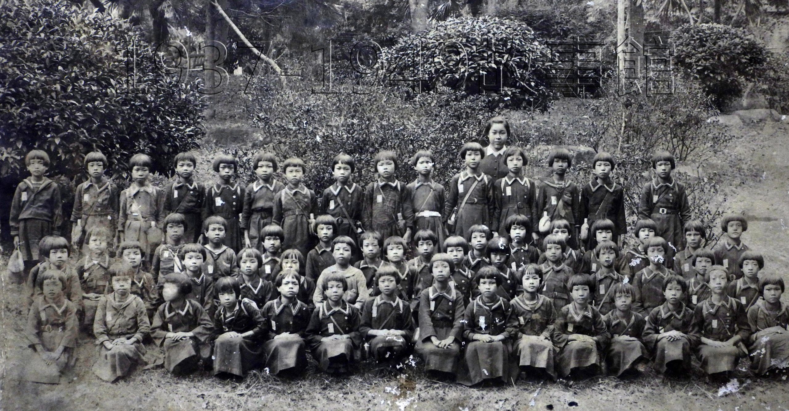 圖二 1939年陳月桂(二排左四)新北投遠足與小學同學老師合影。